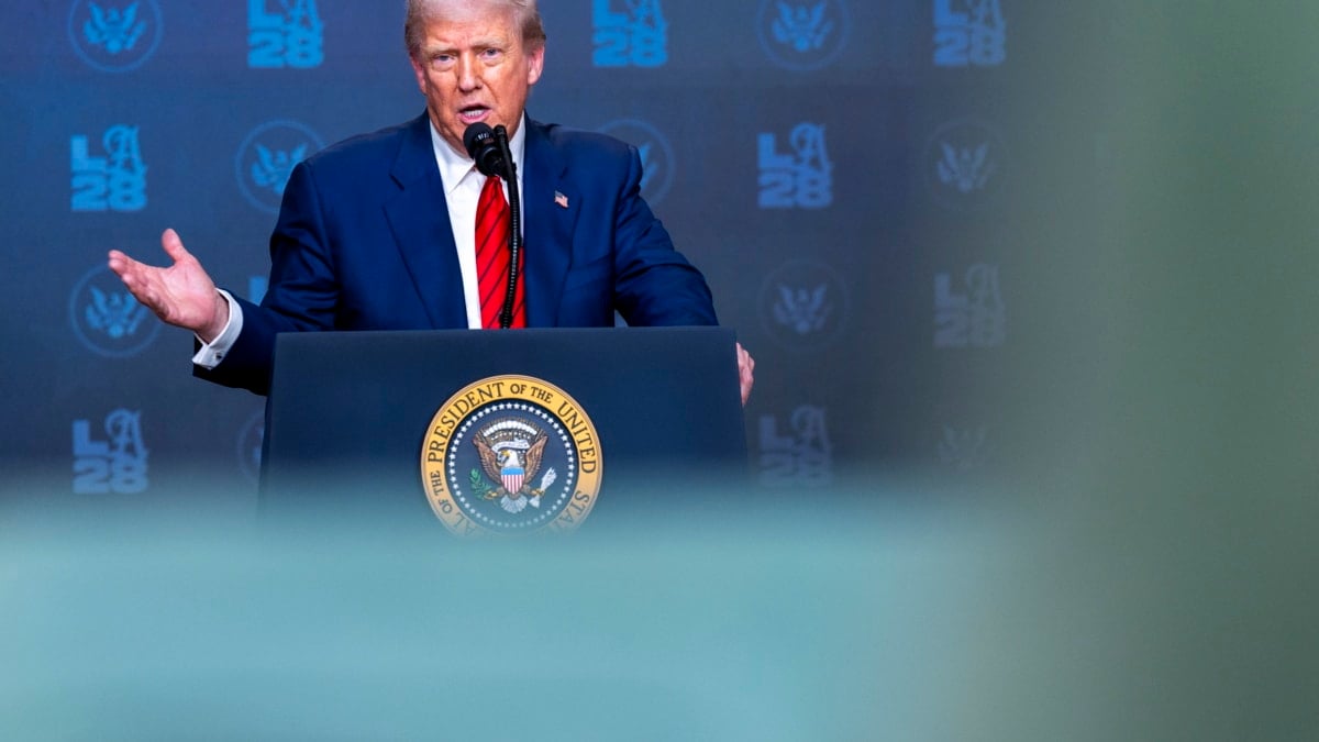 Trump anuncia aranceles del 100% a los semiconductores y chips para forzar "que se fabriquen en EEUU"
