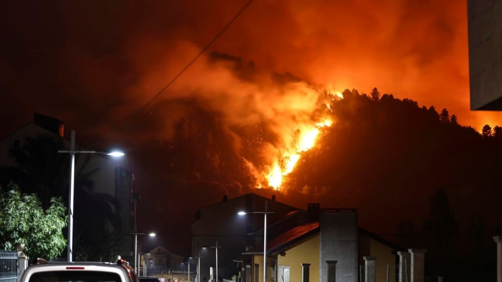 Los trenes entre Madrid y Galicia siguen suspendidos por los incendios, al menos hasta las 17.00 horas