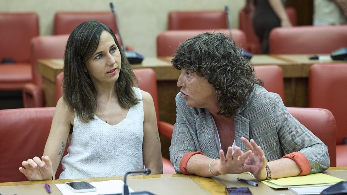 Las diputadas de Podemos, Ione Belarra, y de ERC, Teresa Jordà, este martes en la última reunión de la Diputación Permanente del Congreso antes del inicio del ciclo de sesiones