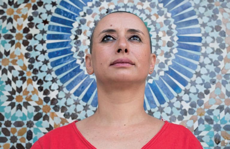 Marruecos arresta a una conocida feminista por lucir una camiseta considerada blasfema