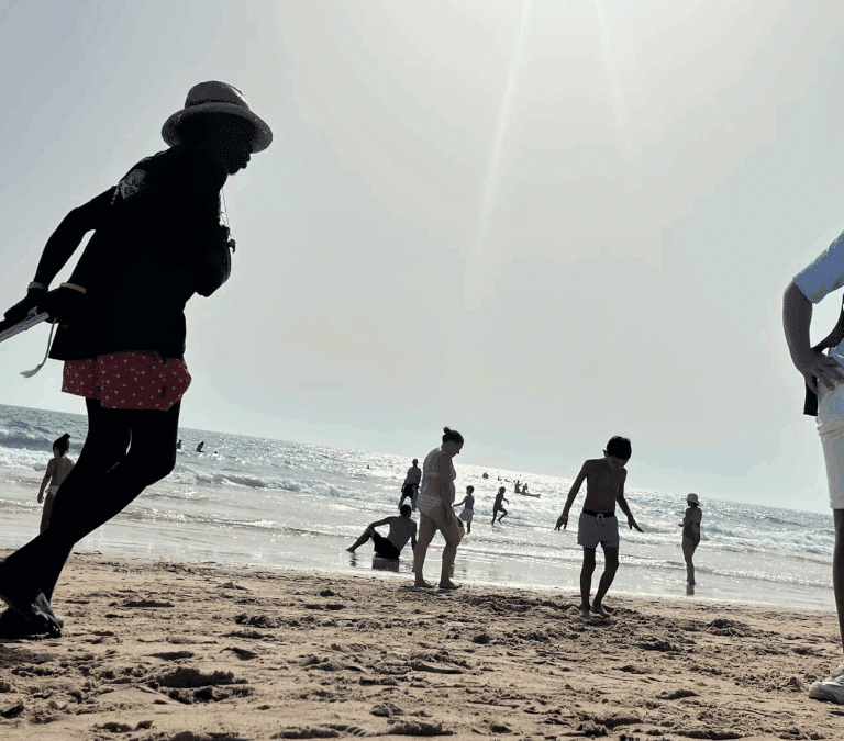 "Buenas tardes, Maribel, ha llegado el del bombón helado"