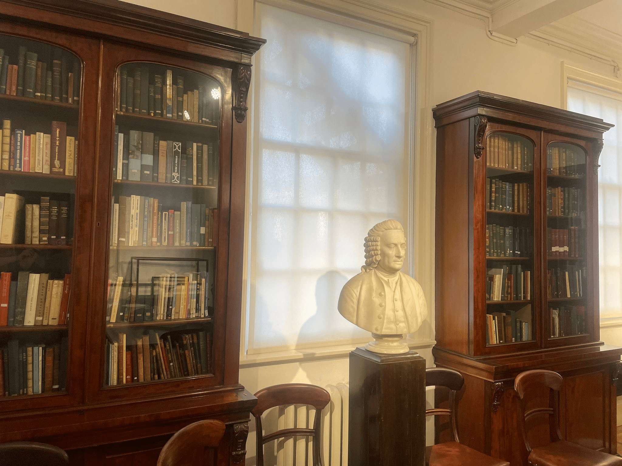 Busto de Emmanuel Swedenborg en la biblioteca de la sociedad dedicada a su figura en Londres.