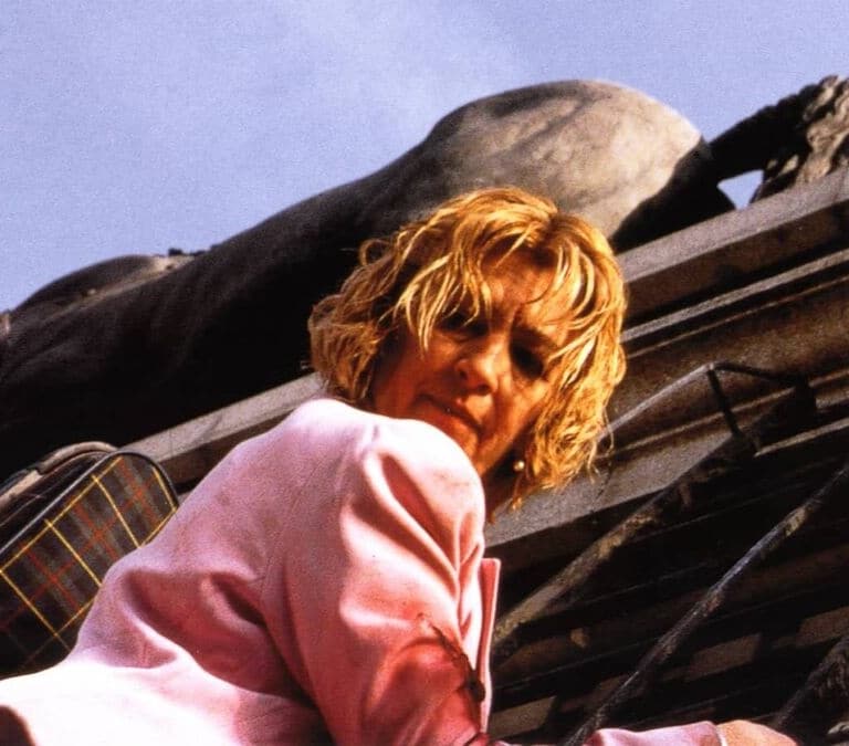 Es la mejor película de Álex de la Iglesia y vuelve a los cines 25 años después