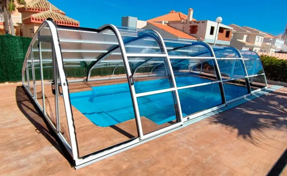 Disfruta del baño de tu piscina durante todo el año con una cubierta para piscina