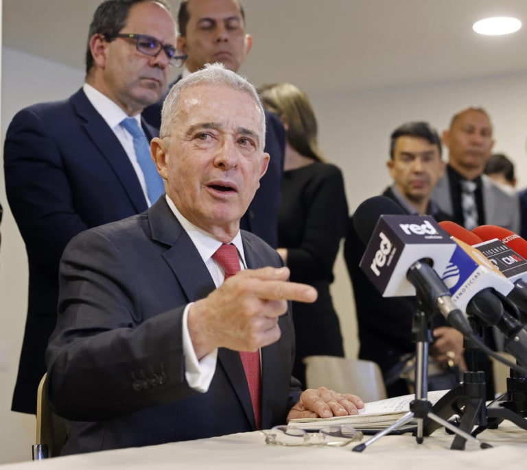 El Tribunal Superior de Bogotá ordena la libertad del expresidente Álvaro Uribe