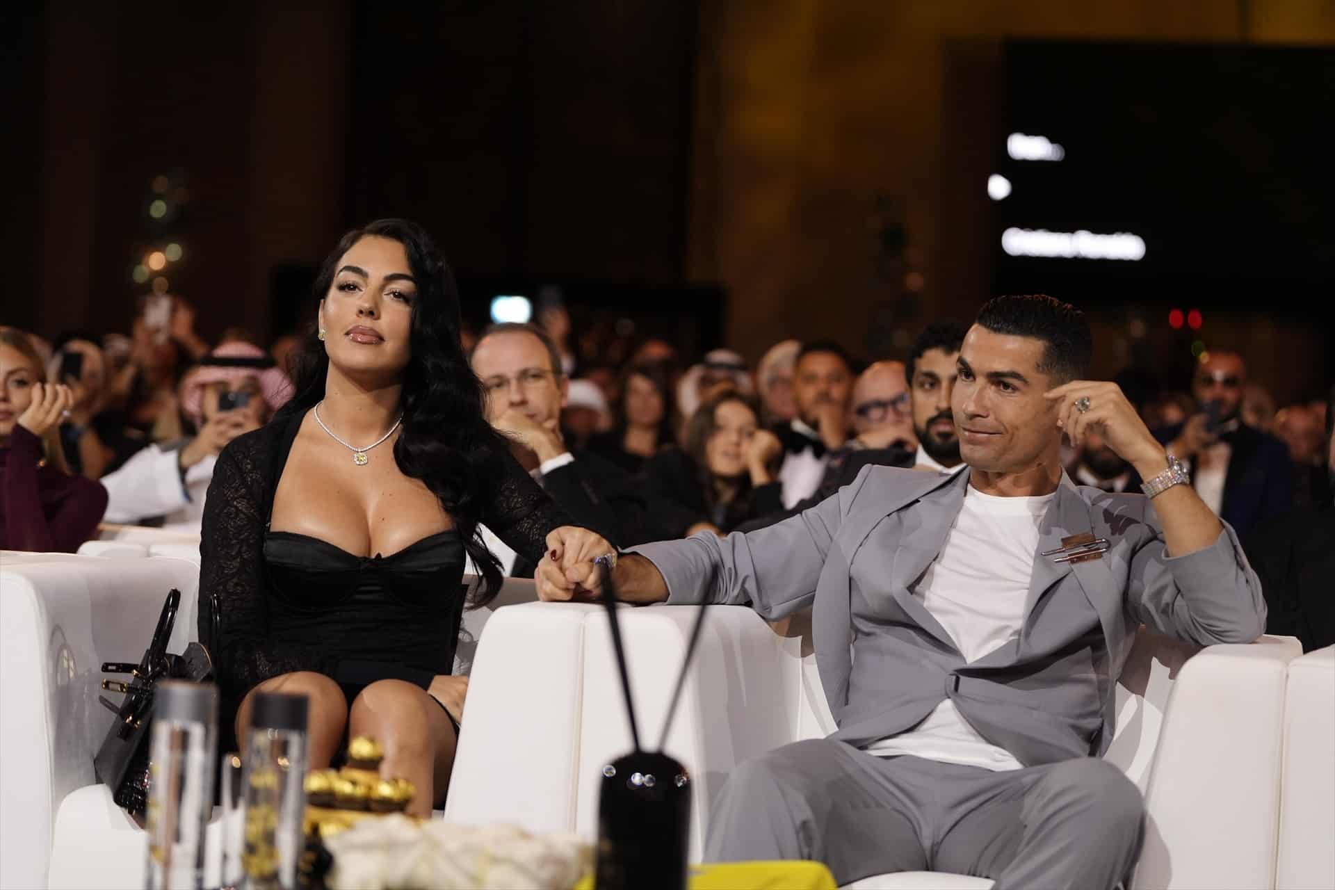 Georgina Rodríguez da el 'sí, quiero' a Cristiano Ronaldo y muestra el [...]