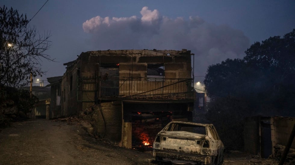 Sigue interrumpida la línea de alta velocidad Madrid-Galicia por el incendio de Ourense
