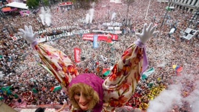 Bilbao inicia sus fiestas entre proclamas a favor de Palestina, la independencia, los presos de ETA y llamadas al respeto