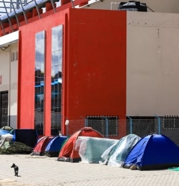 Fiebre por el Bolivia-Brasil: hinchas acampan un mes antes del partido para [...]