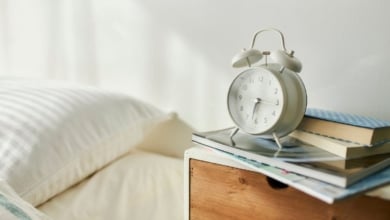 ¿Pones la alarma varias veces para despertarte? Puede indicar un problema de salud