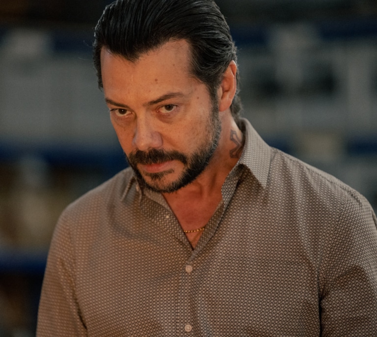 Carmen Mola cava 'Dos tumbas' en Netflix: no podrán dejar de ver la nueva serie de los guionistas de 'La novia gitana' y 'La caza'