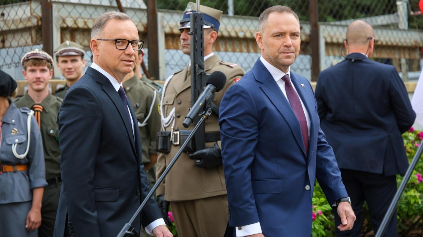 El presidente Andrzej Duda y su sucesor, Karol Nawrocki, en Varsovia