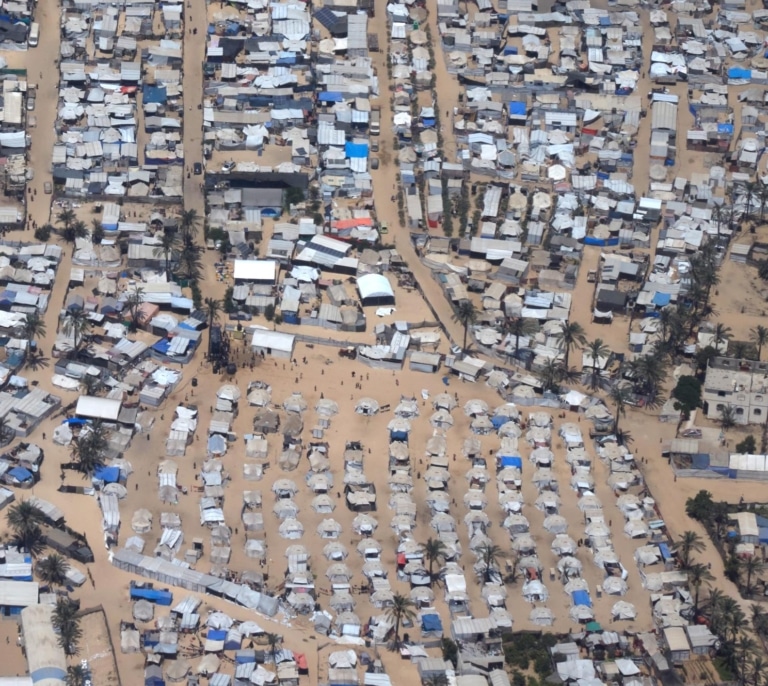 Palestina pide a los países que no lancen más ayuda aérea sobre Gaza: “La destrucción que provocan es mayor que el beneficio”