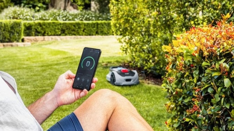 Así es el robot cortacésped de Cecotec que corta hasta 500 m² con precisión, se controla desde el móvil y no necesita vigilancia