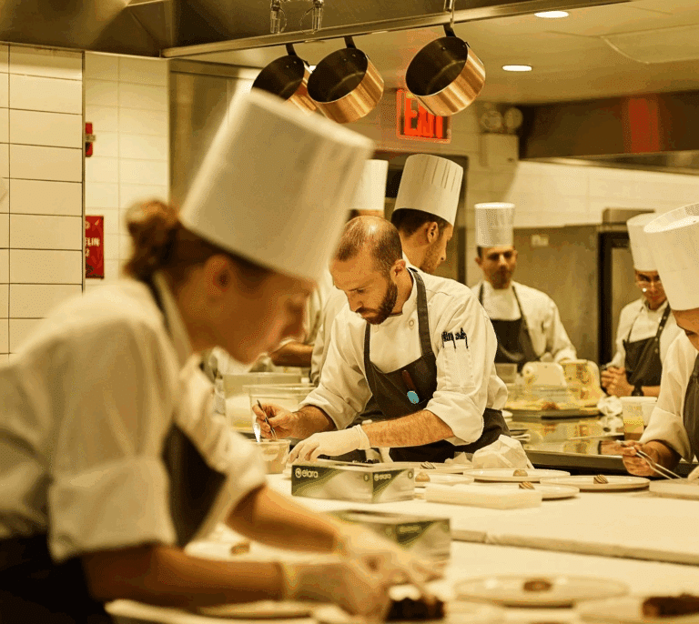 El lujoso restaurante vegano de Nueva York que vuelve a servir carne para cuadrar sus cuentas