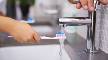 El error habitual que se comete con el cepillo de dientes que pone en riesgo tu salud