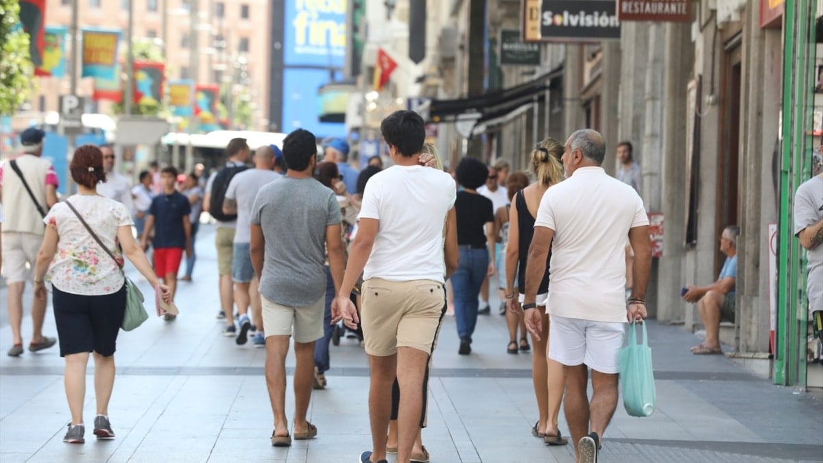 La inmigración lleva a España a un nuevo máximo de población, con 49,3 millones