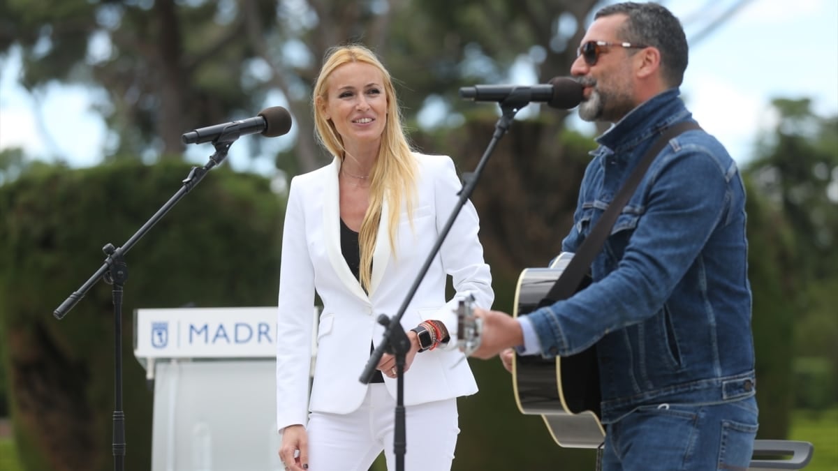 El cantante Jaime Anglada durante un concierto