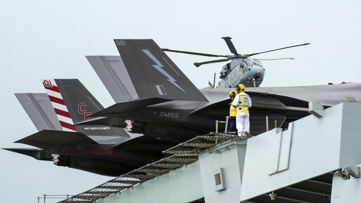 Aviones F35 en el portaviones HMS Queen Elizabeth en Portsmouth, Reino Unido.