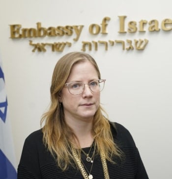 Israel seguirá sin embajador en Madrid y nombra como encargada de negocios [...]