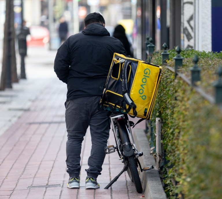 Glovo advierte de que su continuidad en España está en duda
