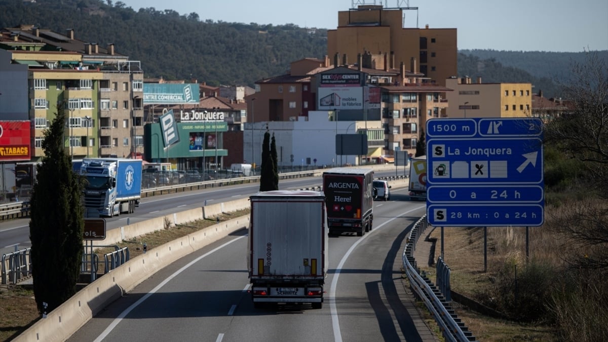 Cortan la AP-7 entre Francia y Girona por el incendio del sur del país