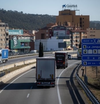 Cortan la AP-7 entre Francia y Girona por el incendio del sur [...]