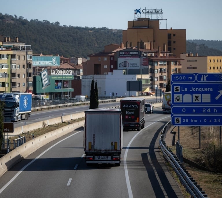 Cortan la AP-7 entre Francia y Girona por el incendio del sur del país