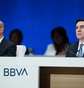 BBVA abona el terreno para retirar su opa tras el doble golpe [...]