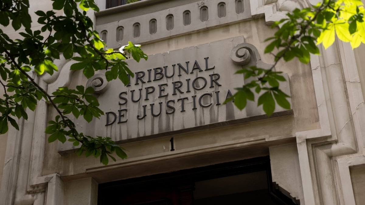 El TSJCM ratifica la condena a un hombre que trató de acuchillar a su expareja en el estanco donde trabaja