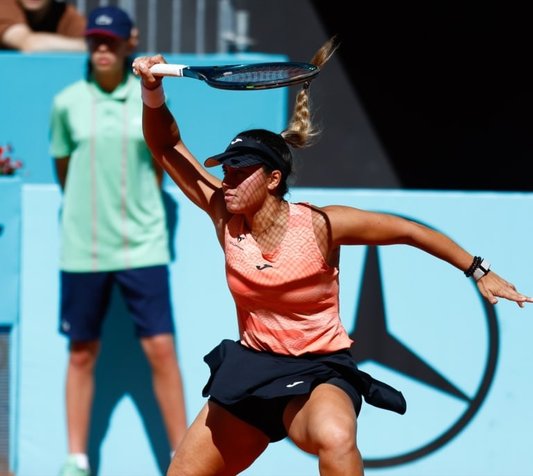 Jessica Bouzas remonta ante Ito y logra sus primeros octavos en un WTA 1000