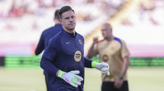 Ter Stegen mantiene el pulso abierto con Laporta y no firma el informe médico