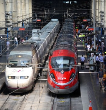 Un incendio junto a una subestación de Adif bloquea trenes de alta [...]