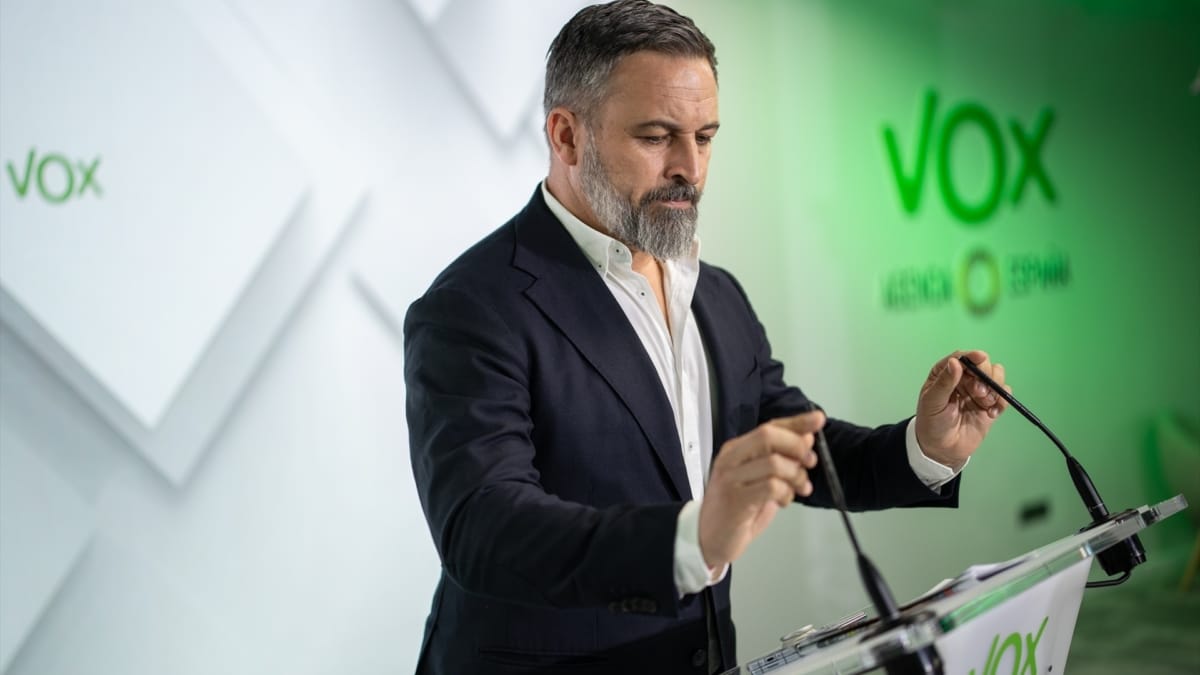 Abascal pide ahora que se prohíba el velo islámico en instalaciones públicas