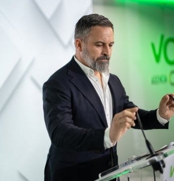 Abascal pide ahora que se prohíba el velo islámico en instalaciones públicas