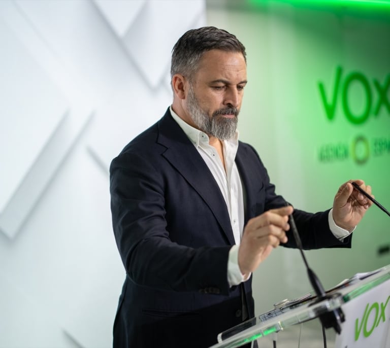Abascal pide ahora que se prohíba el velo islámico en instalaciones públicas