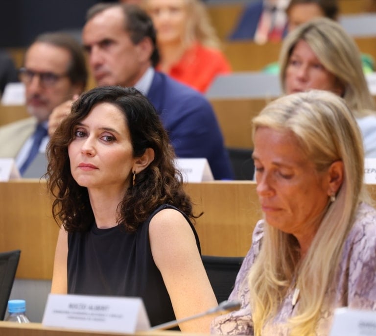 El Gobierno de Ayuso advierte de medidas contra la "financiación singular bilateral" de Cataluña