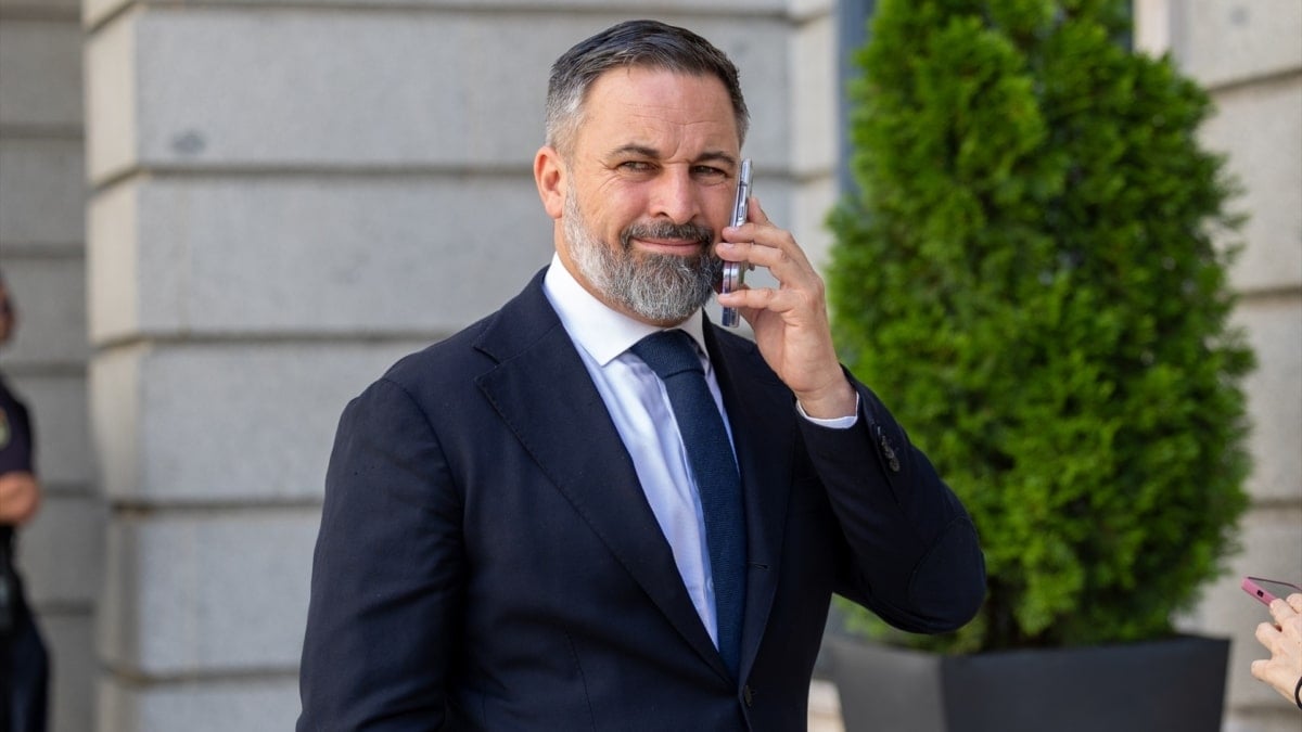 El líder de Vox, Santiago Abascal, durante una sesión plenaria extraordinaria, en el Congreso de los Diputados, a 22 de julio de 2025, en Madrid