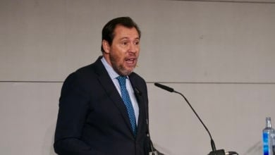 Los incendios en Castilla y León y los tuits de Óscar Puente inauguran la precampaña autonómica
