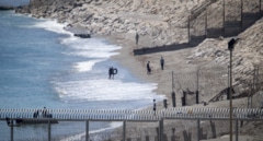Máxima tensión en Ceuta: un centenar de migrantes trata de acceder a nado desde Marruecos
