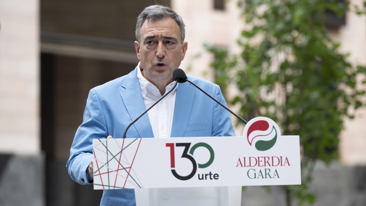 Aitor Esteban niega "por última vez" conocer al socio de Santos Cerdán