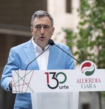 Aitor Esteban niega "por última vez" conocer al socio de Santos Cerdán