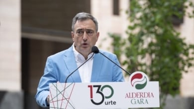 Aitor Esteban niega "por última vez" conocer al socio de Santos Cerdán