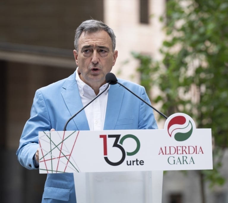 Aitor Esteban niega "por última vez" conocer al socio de Santos Cerdán