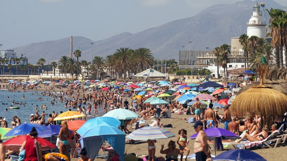 España vuelve a batir récord de turistas hasta junio con 44,5 millones de entradas