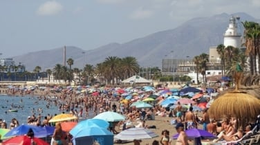 España vuelve a batir récord de turistas hasta junio con 44,5 millones de entradas