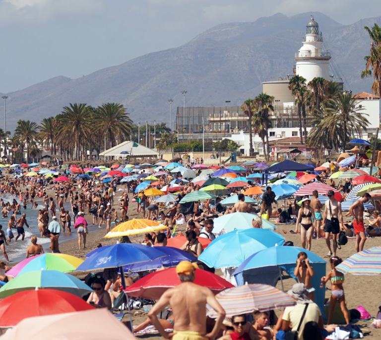 El tiempo en España para el puente de agosto: altas temperaturas y una ola de calor histórica