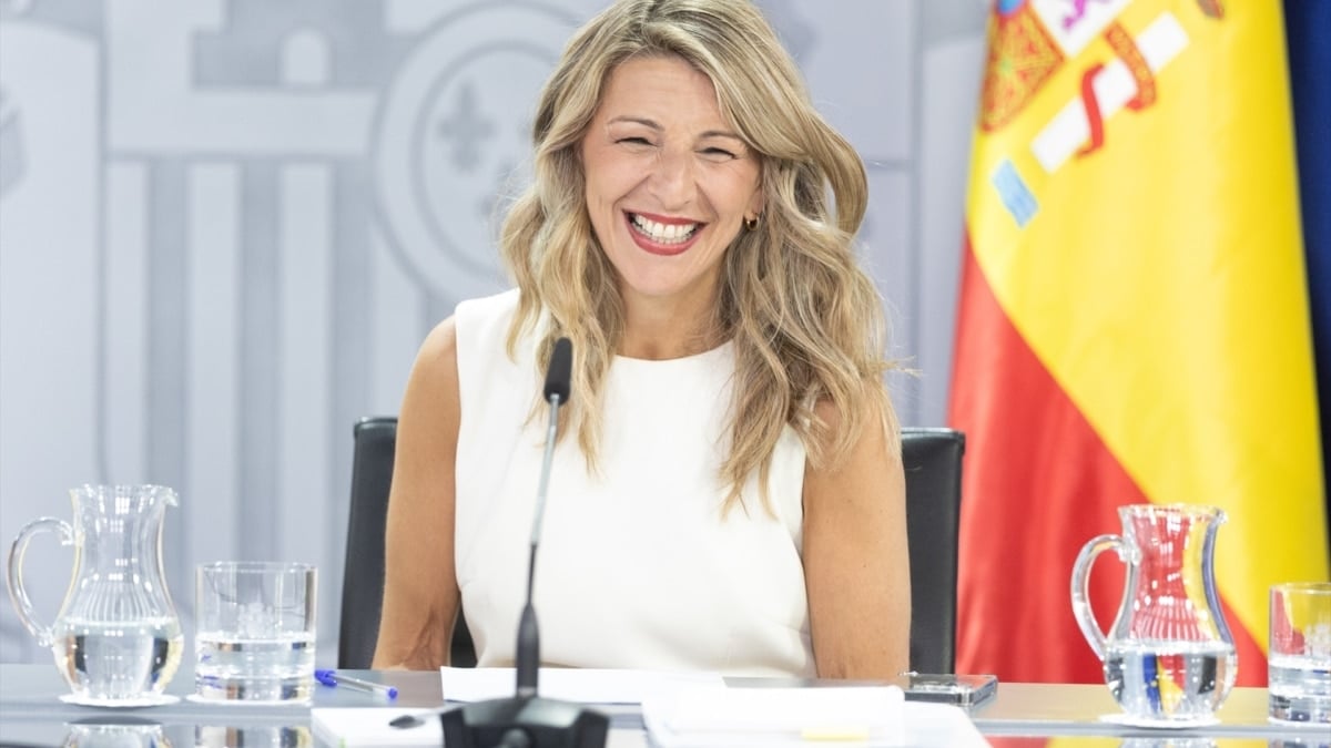El paro baja en 1.357 personas en julio, hasta los 2,4 millones, su menor cifra en este mes en 18 años