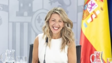 El paro baja en 1.357 personas en julio, hasta los 2,4 millones, su menor cifra en este mes en 18 años