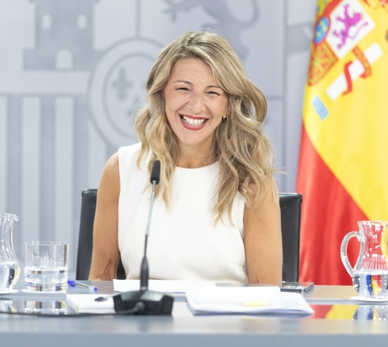 El paro baja en 1.357 personas en julio, hasta los 2,4 millones, su menor cifra en este mes en 18 años